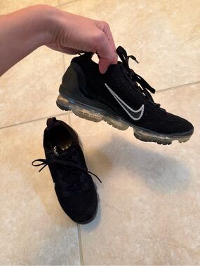 Nike vapour max size 6 Black Knit Sneakers with Translucent Air Sole